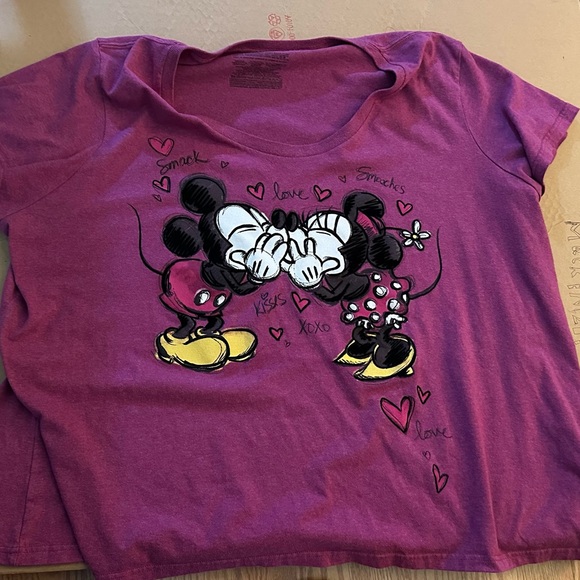 Disney Women's Purple Mickey and Minnie Kissing Short Sleeve Tee - Picture 1 of 3
